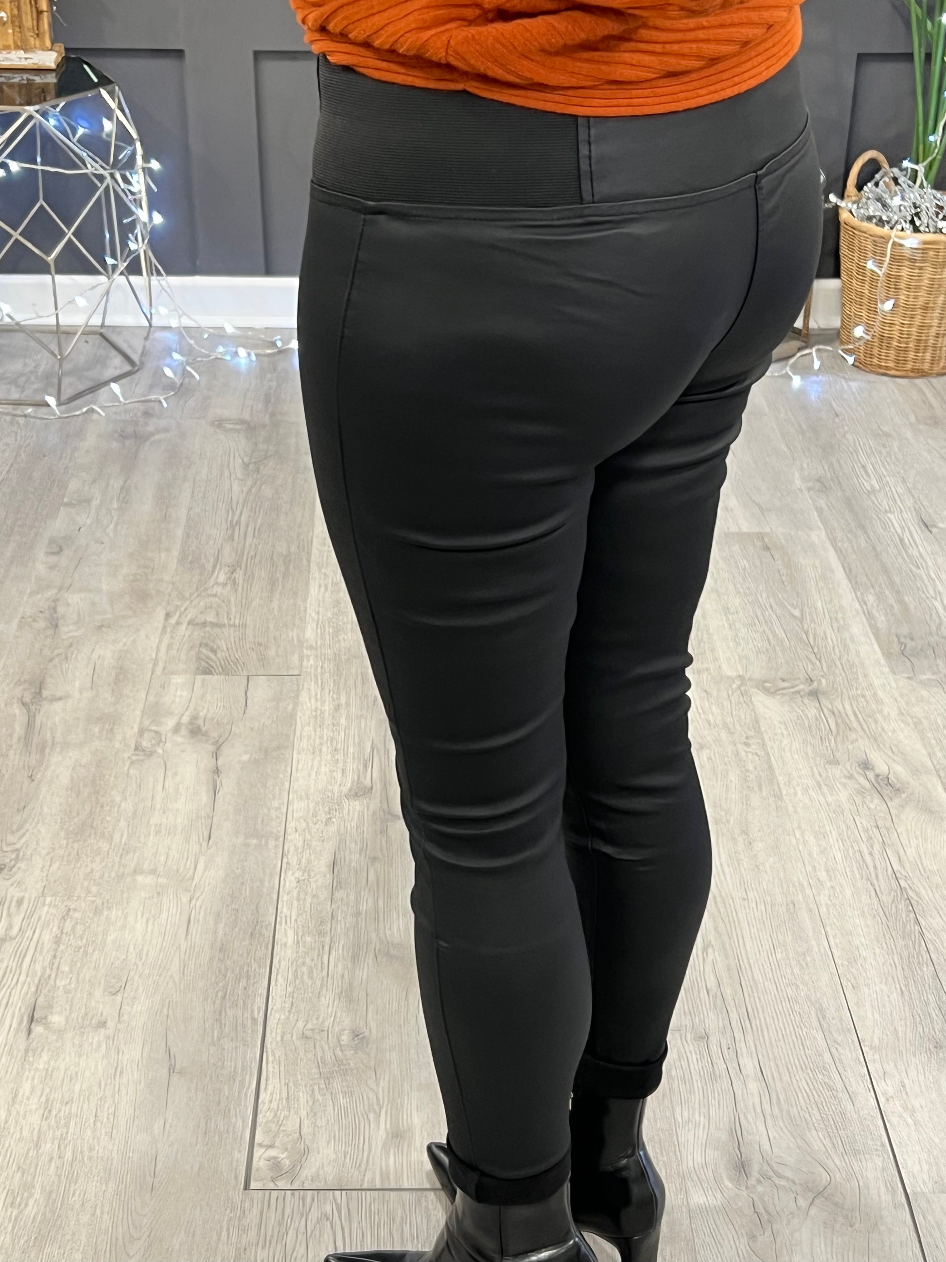 Coated Elastic Panel Leggings In Black – La De Da Boutique