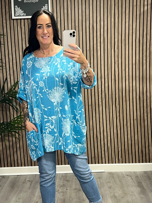 Fee Floral Tunic Top In Turquoise